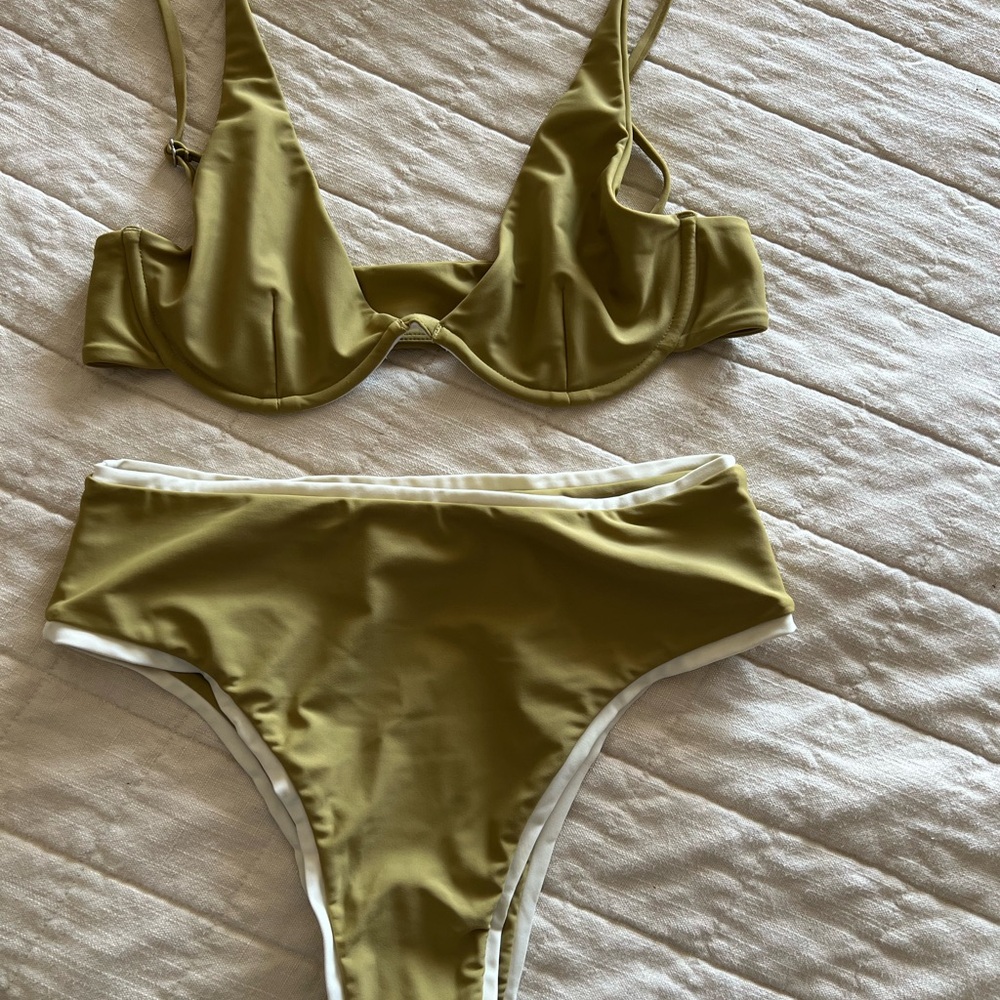 Mikoh Swim | NWOT Green Underwire Bikini Top | L - Picture 5 of 6